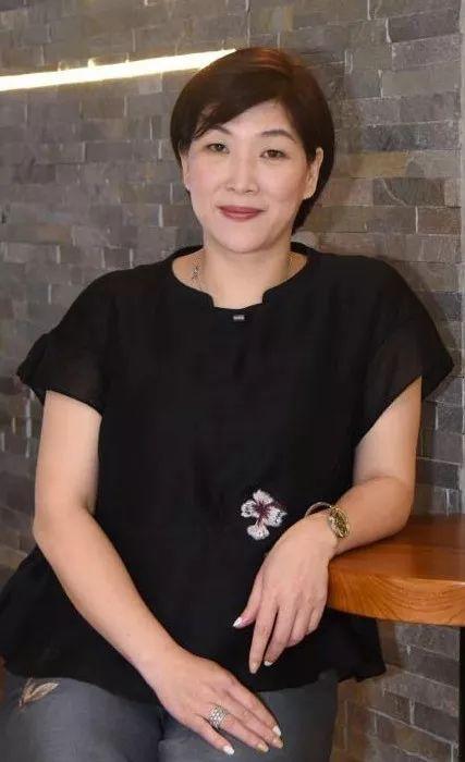 男士运动发带——，健身达人的时尚与实用之选